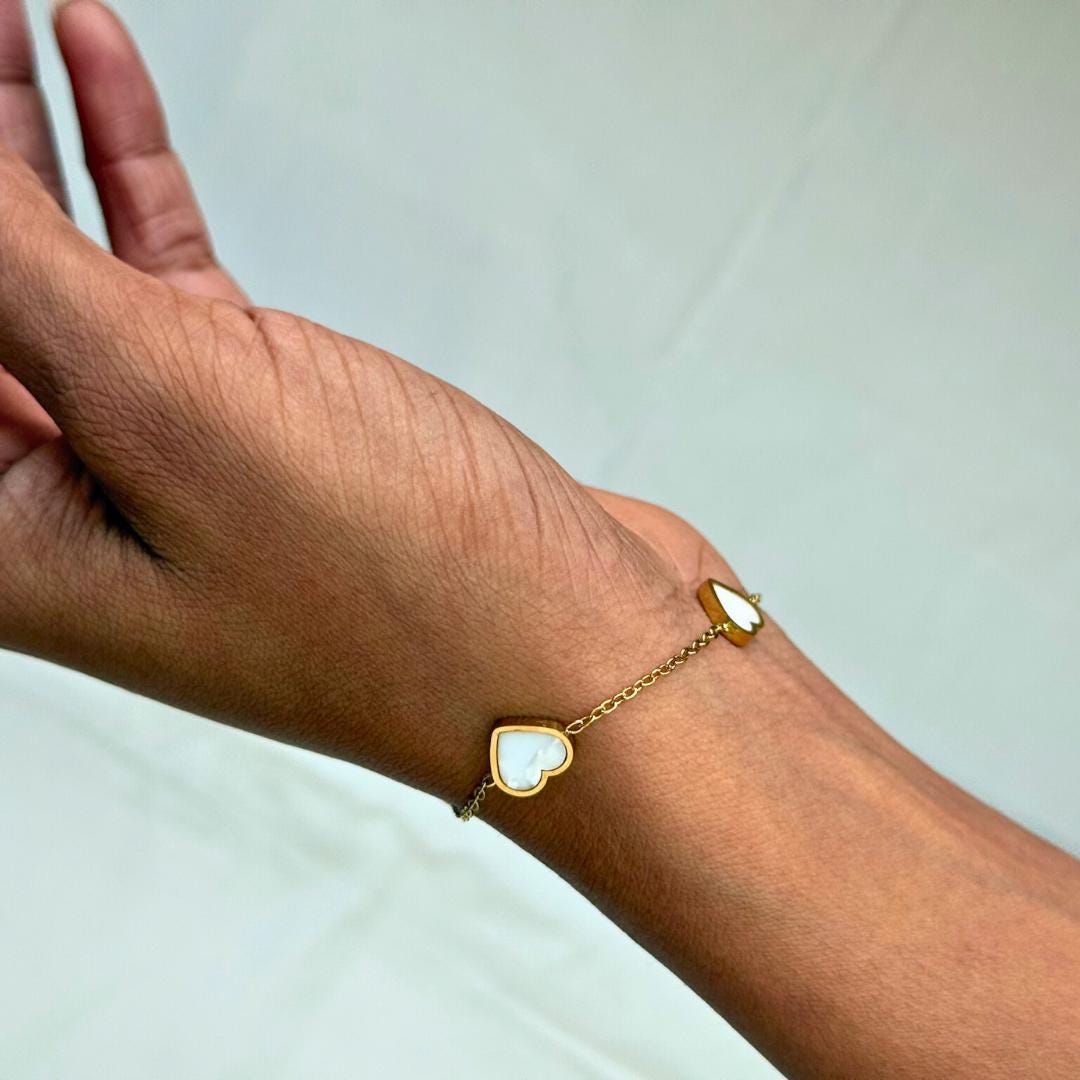 Triheart Bracelet – 18K Gold Interlinked Heart Bracelet