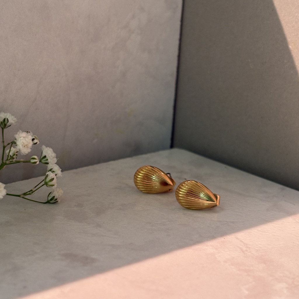 Shell Statement Stud Earrings