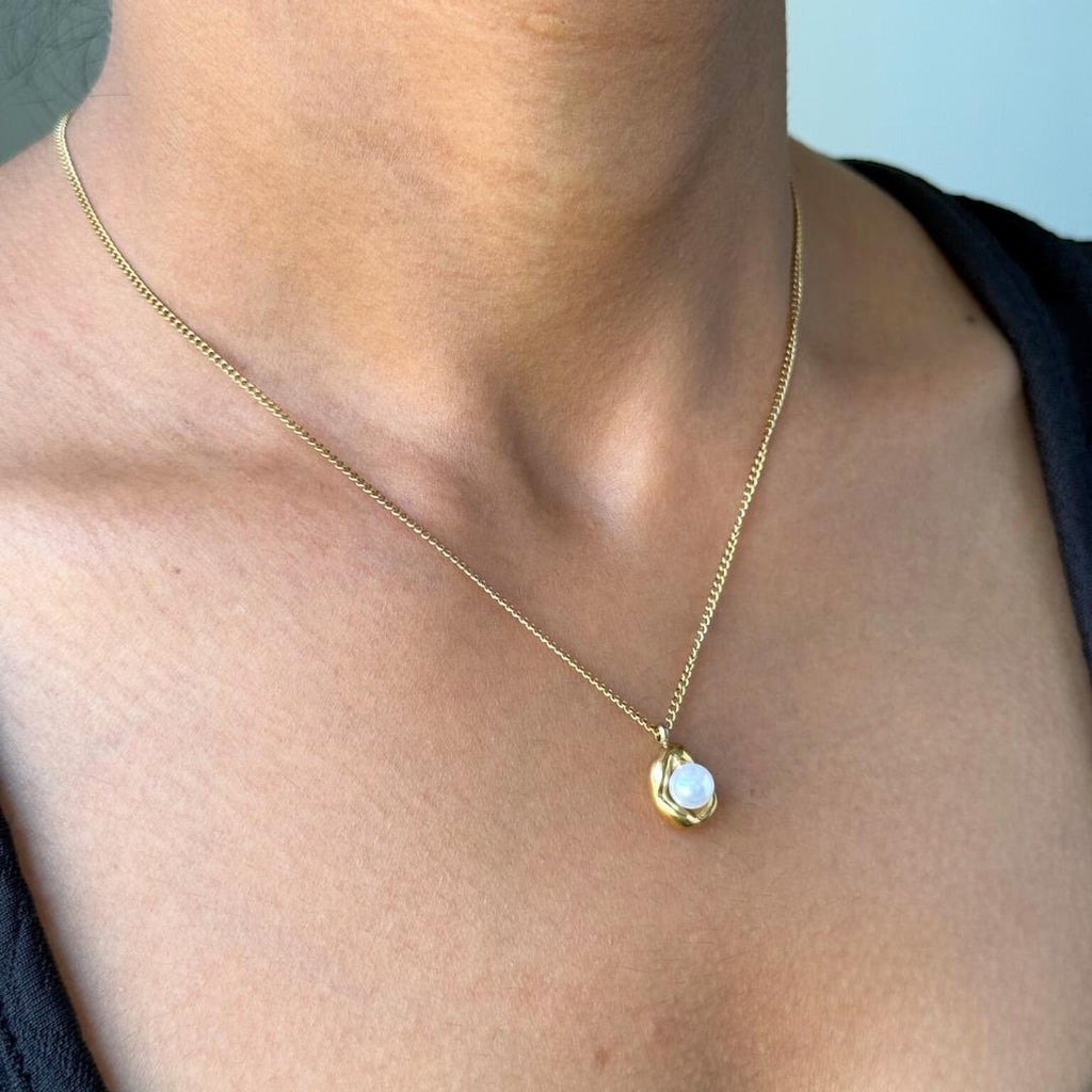 Contemporary Classic Pearl Necklace