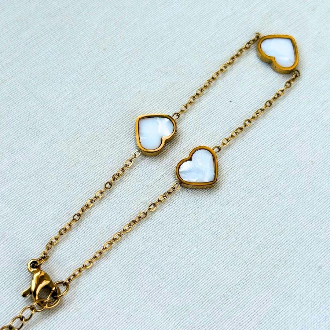 Triheart Bracelet – 18K Gold Interlinked Heart Bracelet