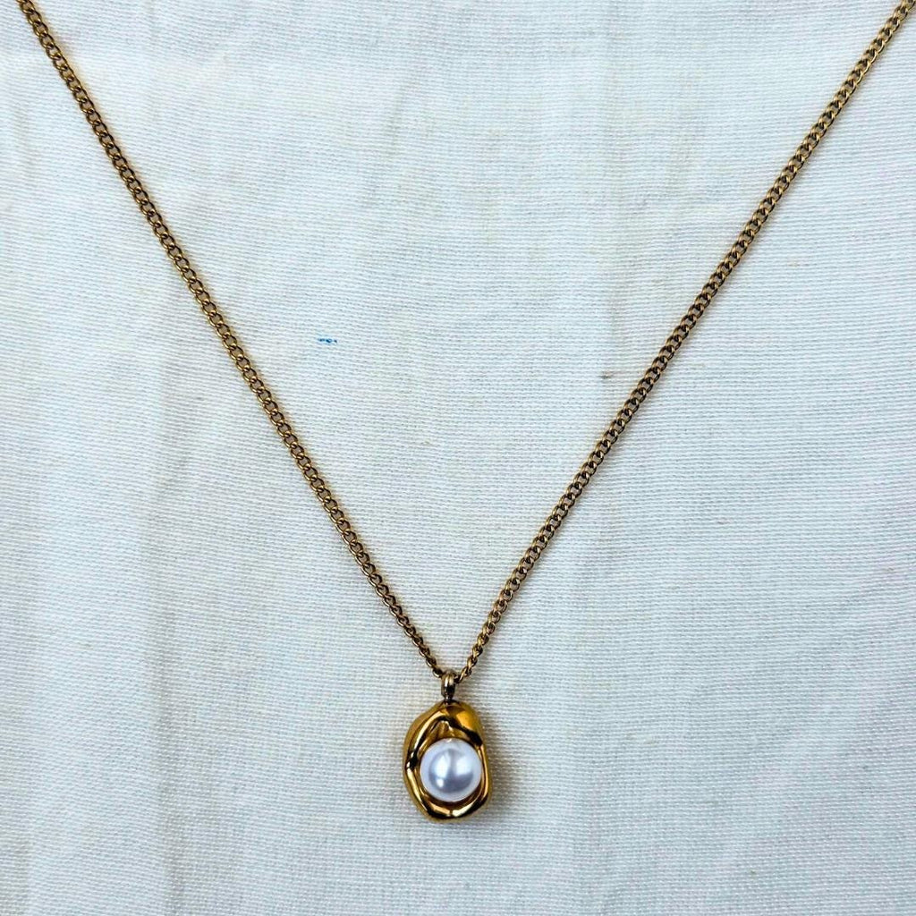 Contemporary Classic Pearl Necklace