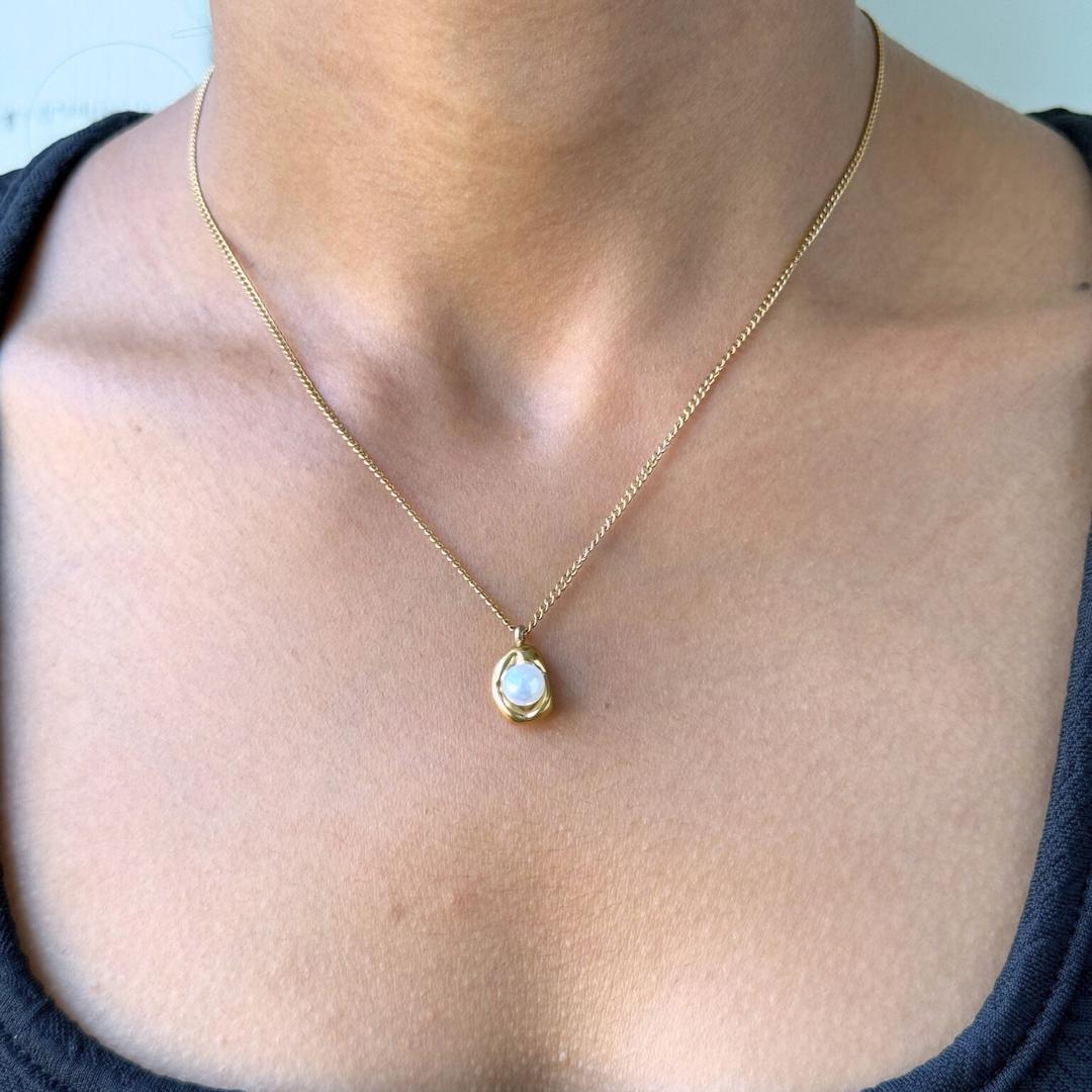 Contemporary Classic Pearl Necklace