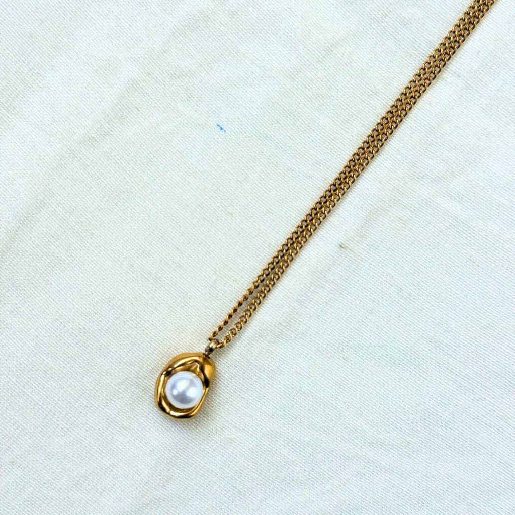 Contemporary Classic Pearl Necklace