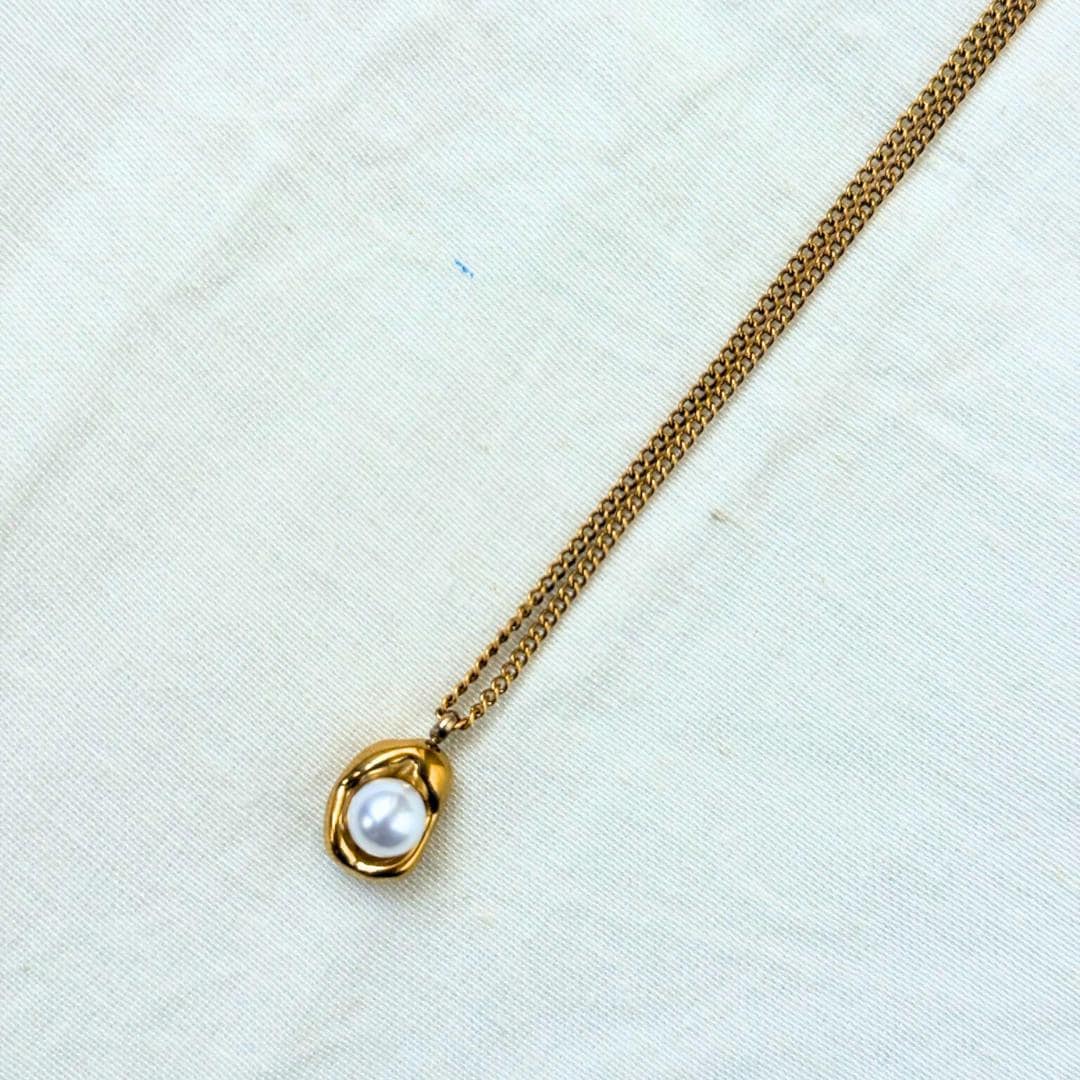 Contemporary Classic Pearl Necklace